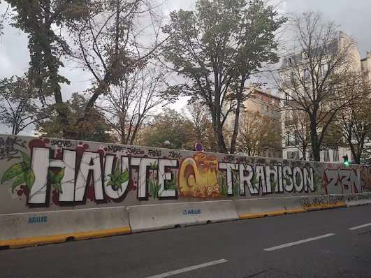 Le mur de béton autour de La Plaine, 2019
