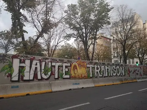 The concrete wall around place Jean-Jaurès, February 2019